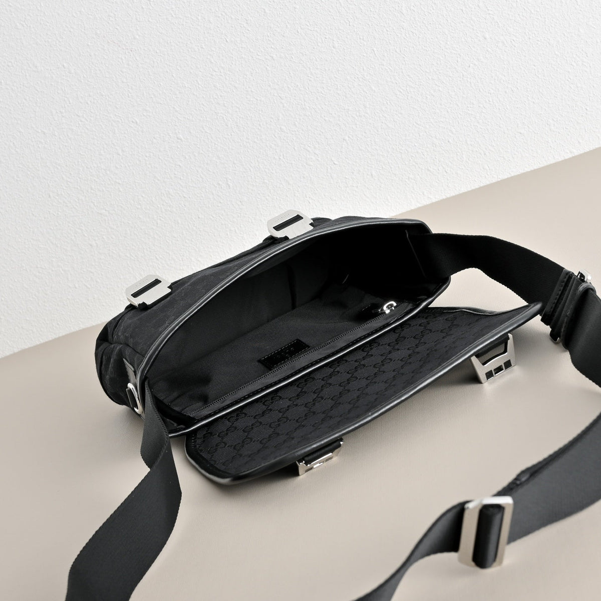 Gucci GG Canvas Small Crossbody Bag ¨C 854745