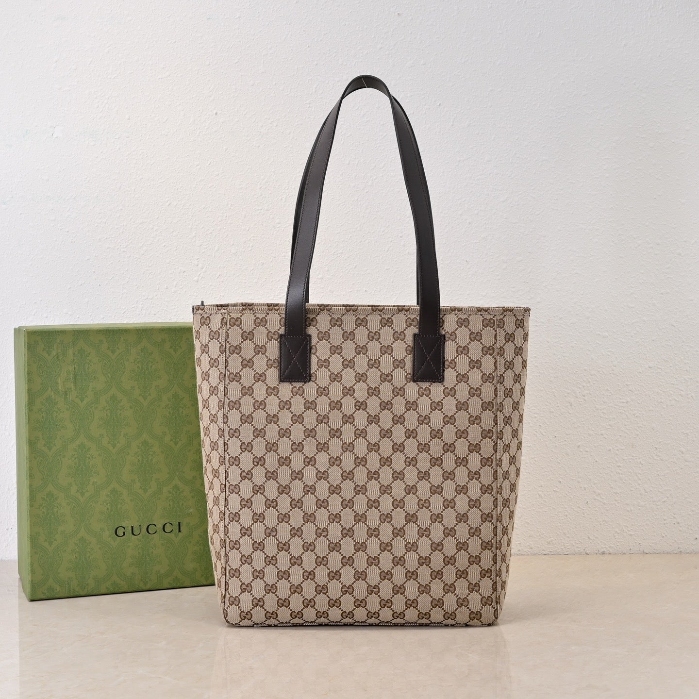 Gucci GG Canvas Medium Tote Bag ¨C 834796